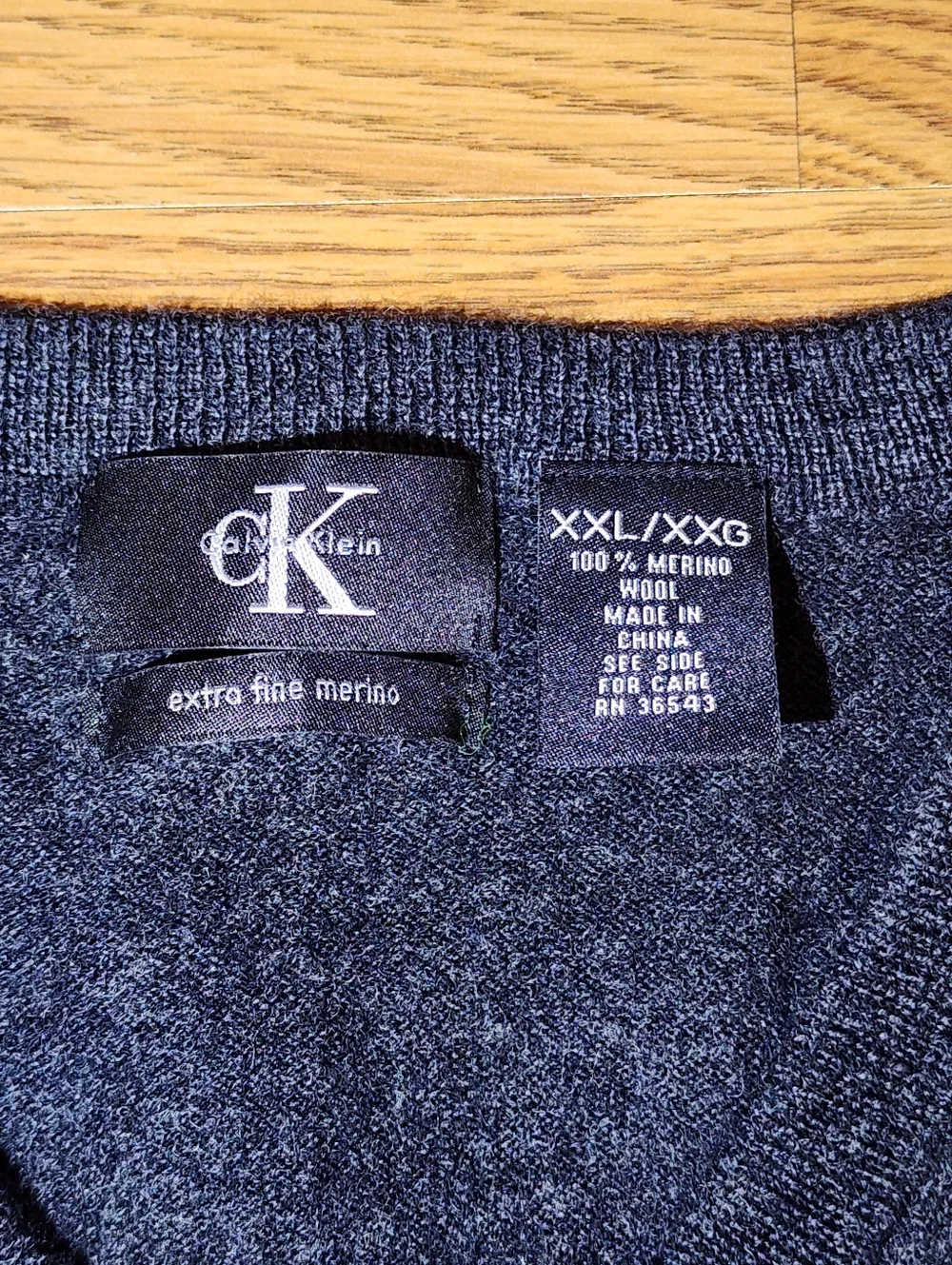 Calvin Klein Extra Fine Merino Knit V-Neck Sweater Mens 2XL Charcoal Gray Jumper - Picture 4 of 8